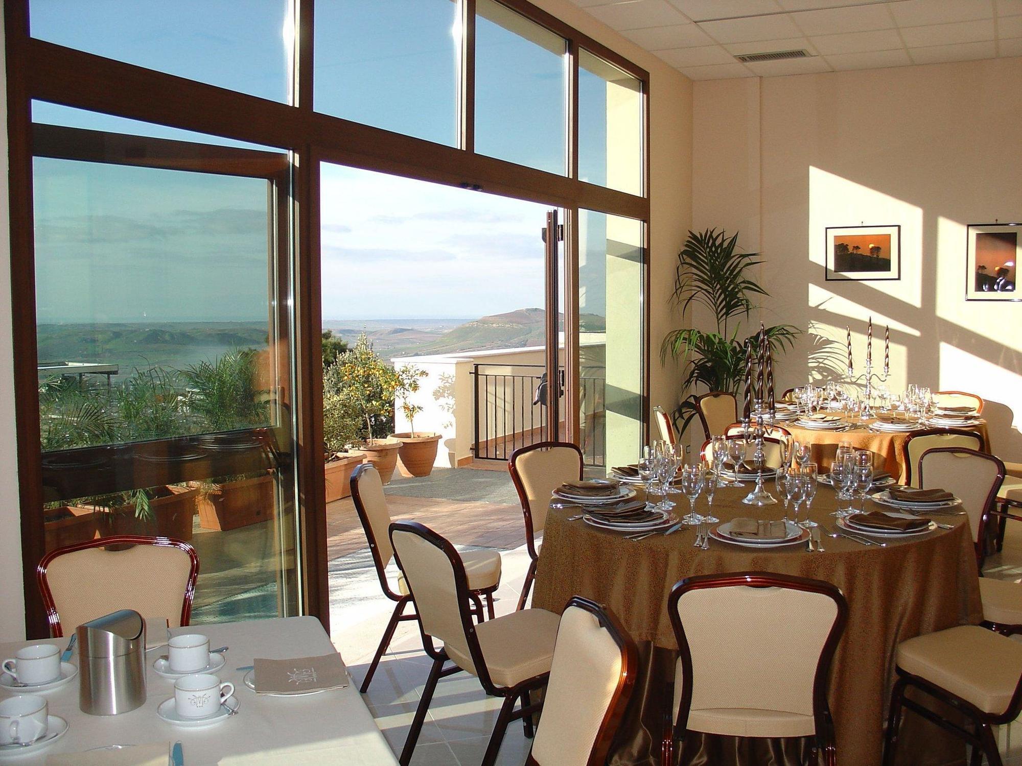 Hotel Villa Mokarta Salemi Ресторан фото